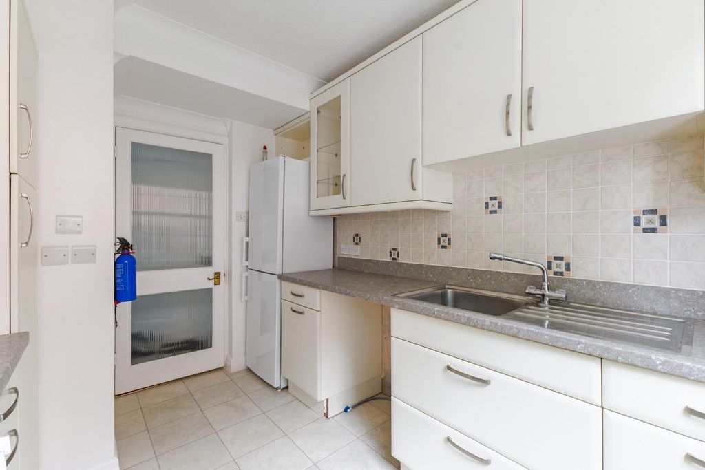 Property photo 3 of 15 97268_161-The-Close-Salisbury (17).Jpg