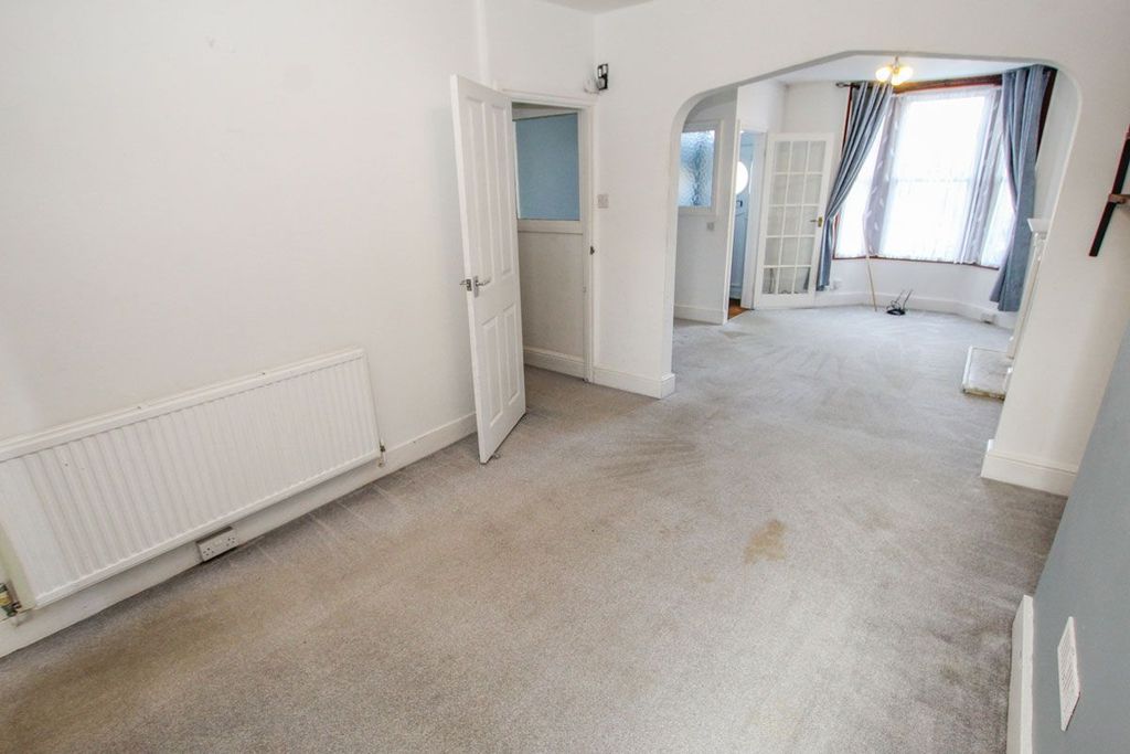 Property photo 3 of 12