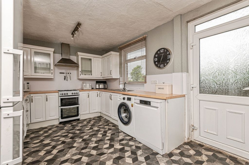 Property photo 3 of 13 Kitchen