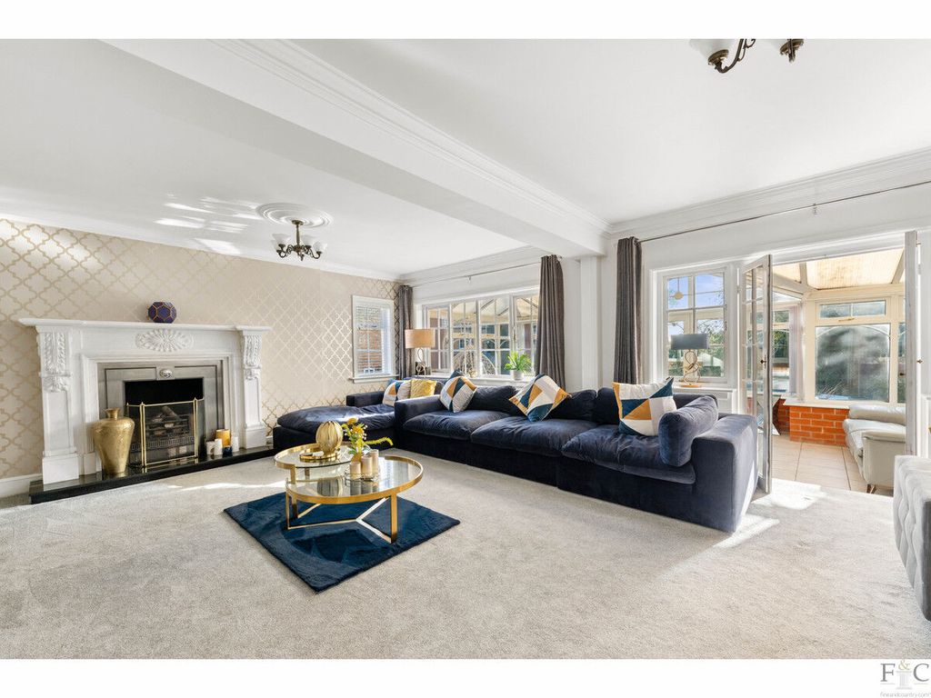 Property photo 2 of 37