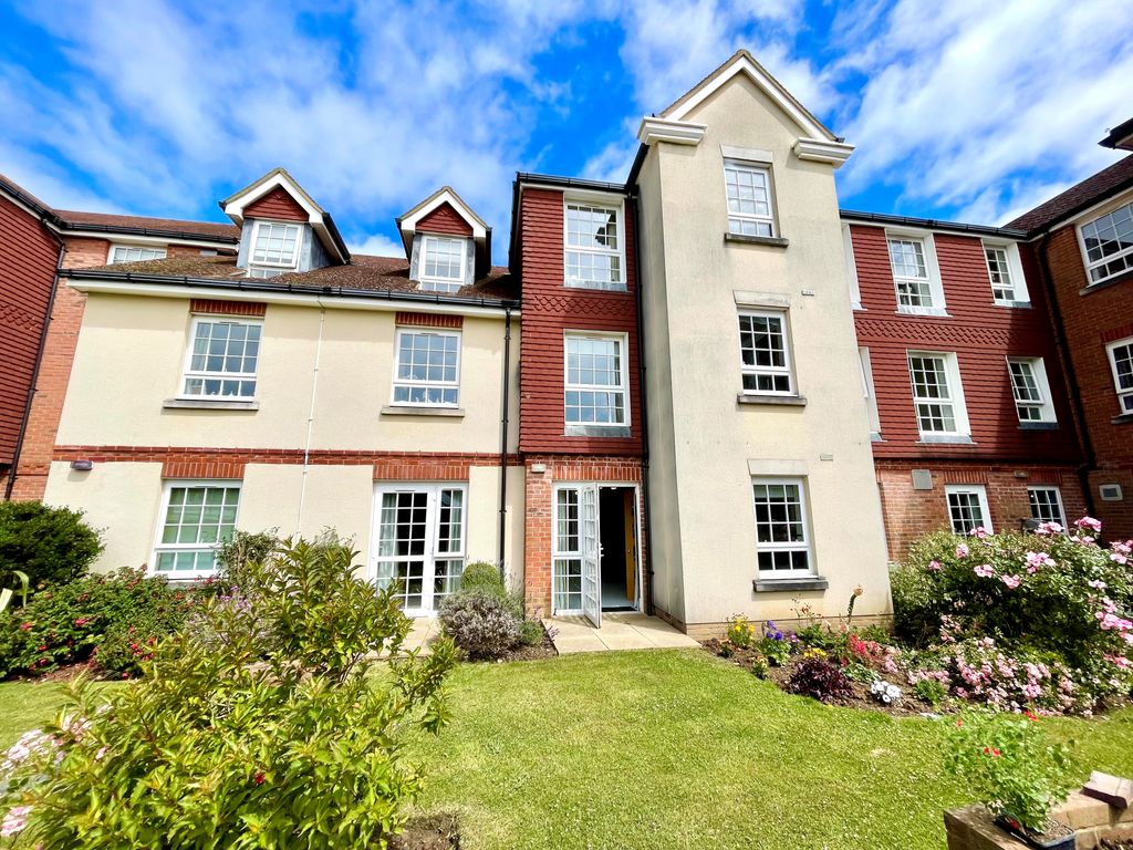 Property photo 1 of 11 1 Claridge House Front Main