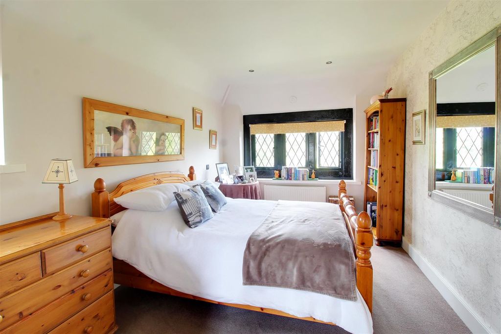 Additional image 21 of 4 bed detached house for saleBrookmans Avenue, Brookmans Park AL9