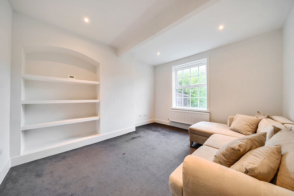 Property photo 2 of 10 Reception