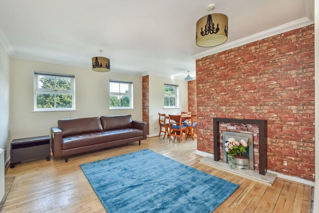 Property photo 2 of 9