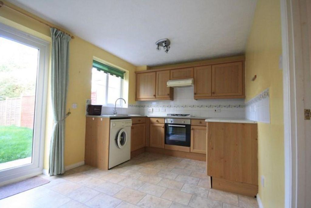 Property photo 2 of 11 Kitchen