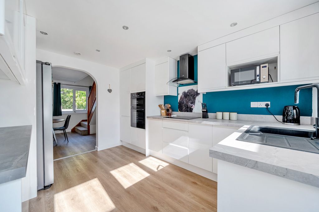 Property photo 3 of 21 1515678-10-6Aa02E...