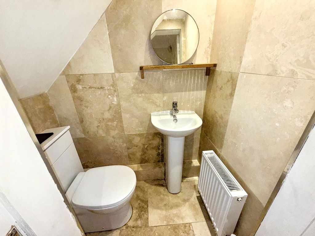 Property photo 2 of 28