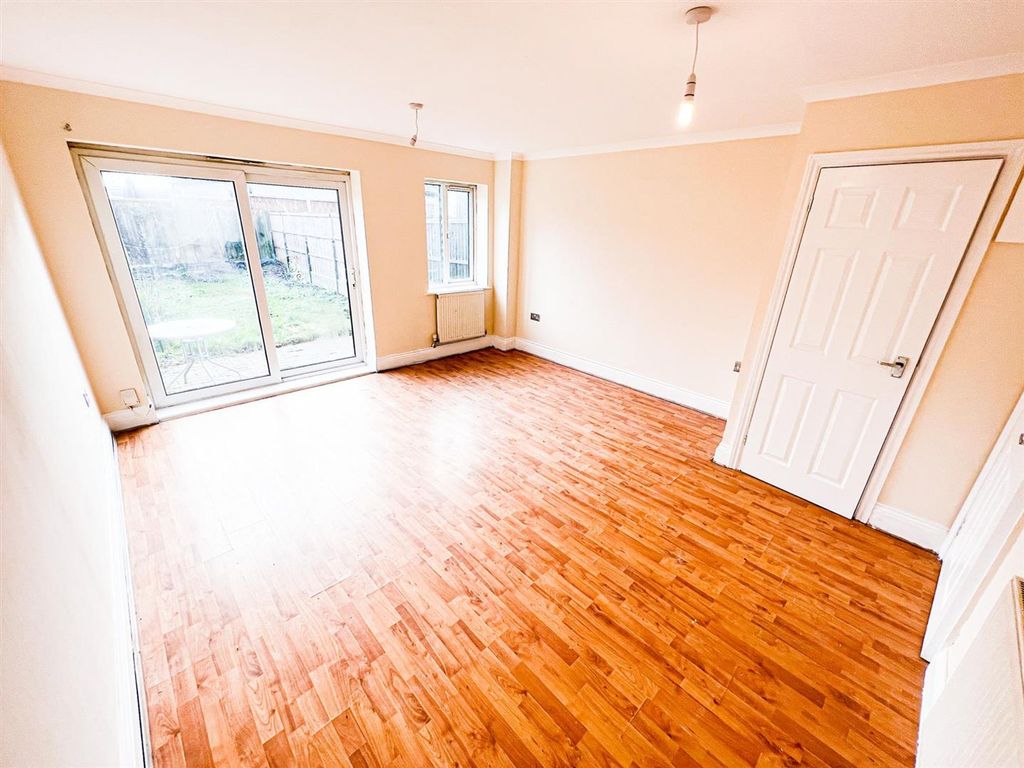 Property photo 3 of 14 Church Hill Ig10