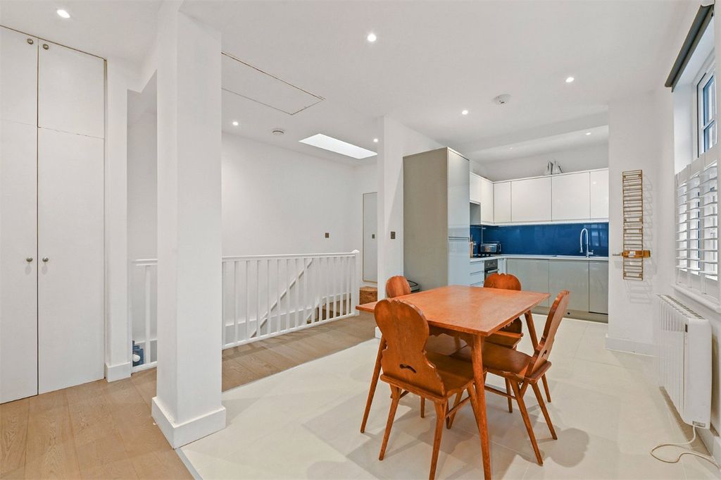 Property photo 1 of 10 King Edward's Rd E9