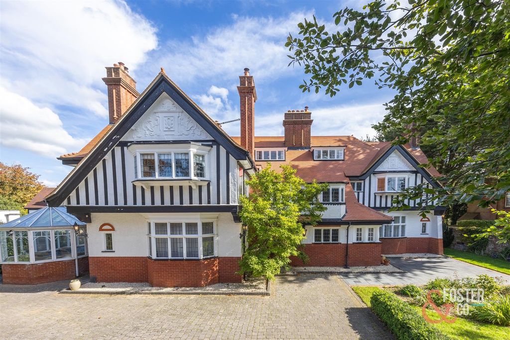 Property photo 1 of 58 Dyke Road Avenue, 32-002.Jpg