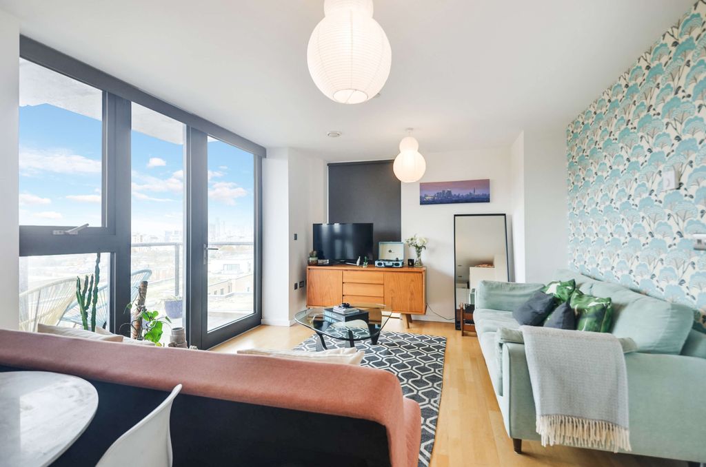 Property photo 2 of 23 Lounge Area (4).Jpg