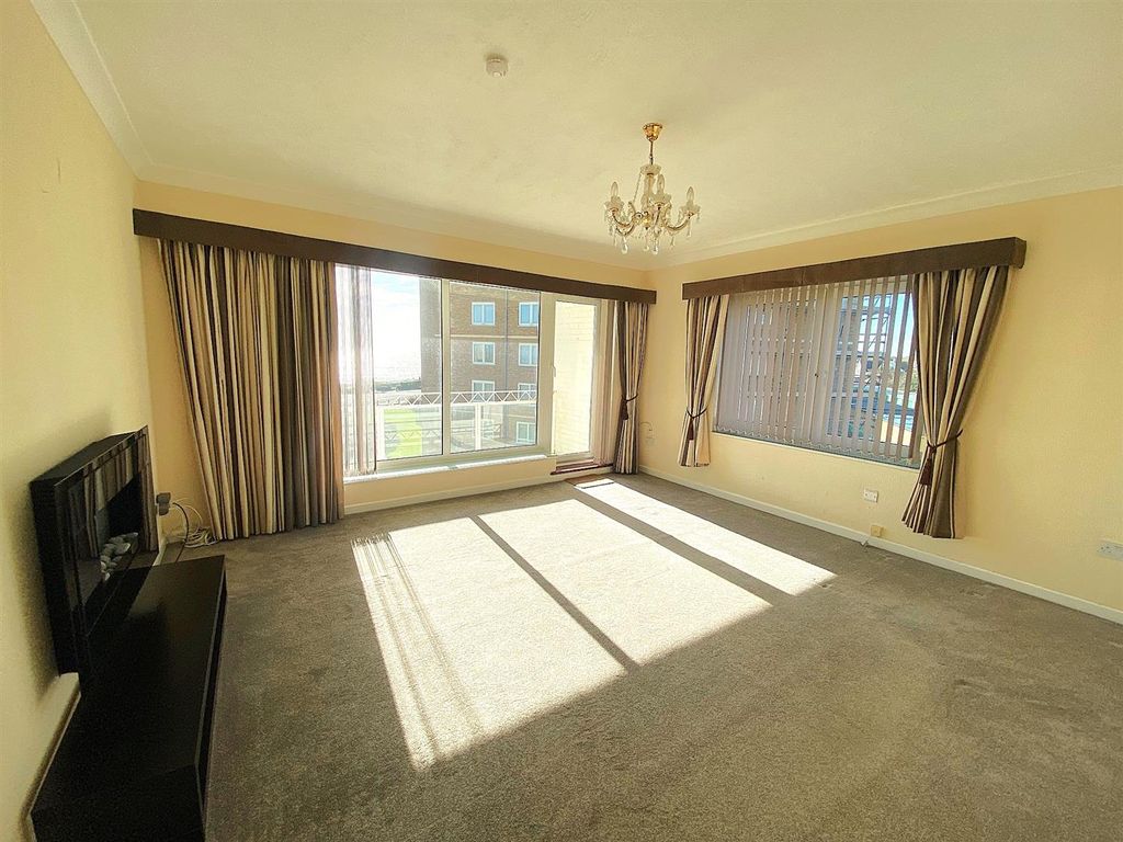 Property photo 2 of 16 14 St Thomas - Lounge3.Jpg