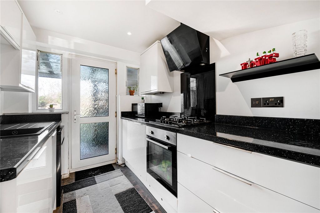 Property photo 3 of 15 Picture No. 02