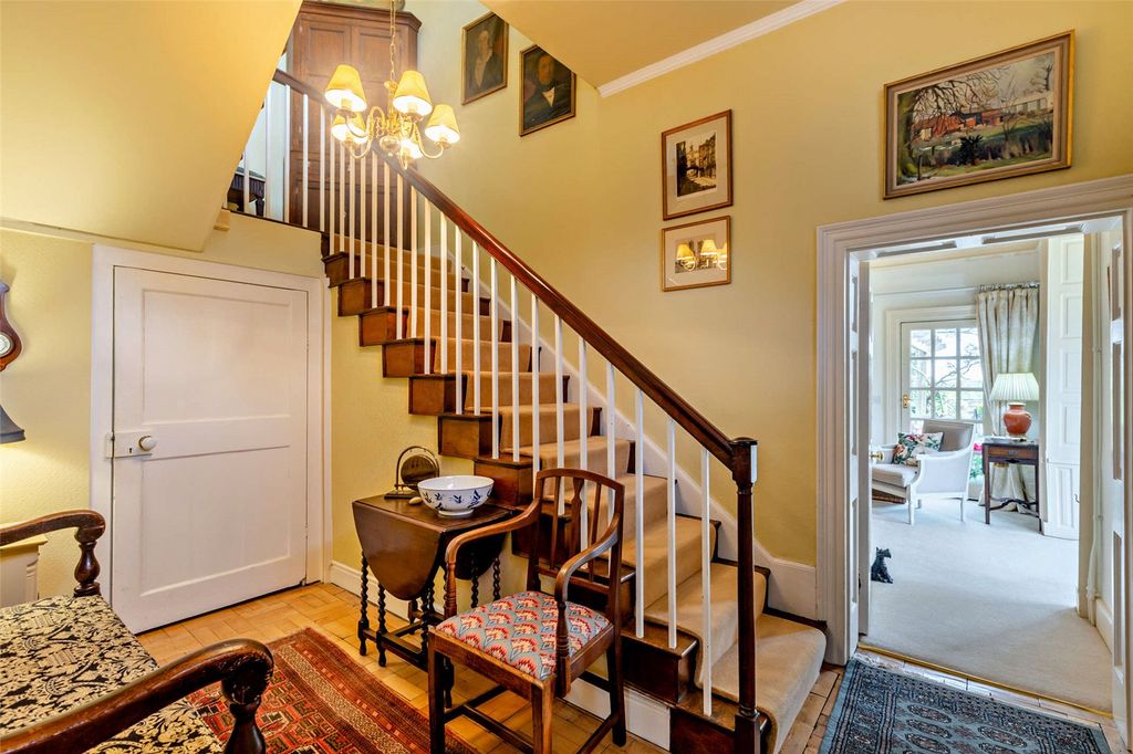 Property photo 2 of 24 Entrance Hallway