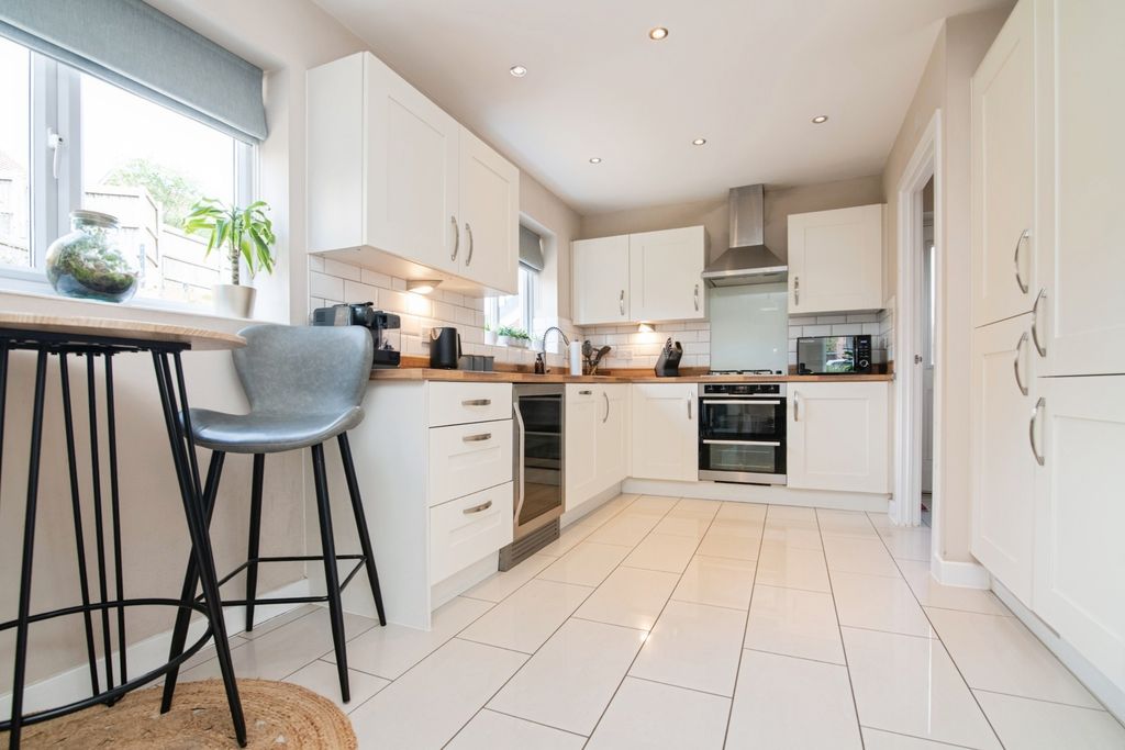 Property photo 2 of 19 Photo