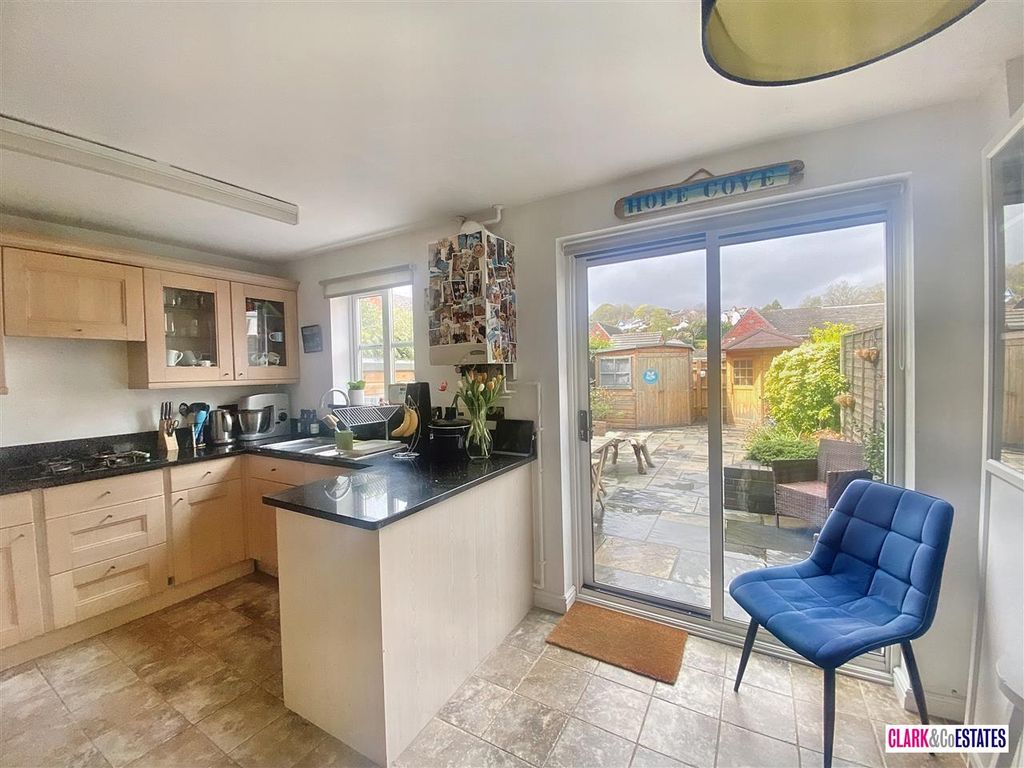 Property photo 2 of 17 Kitchen
