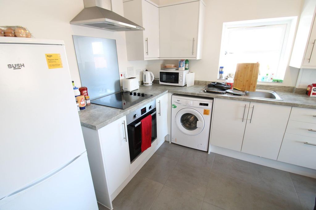 Property photo 2 of 8 Kitchen (Alto Id: 155226522)