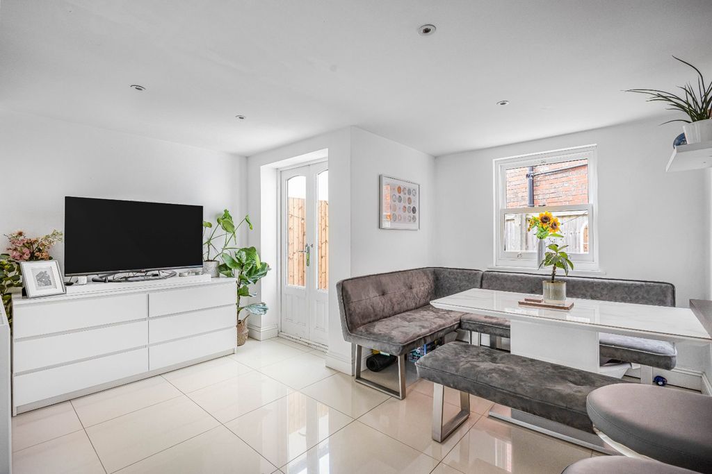 Property photo 2 of 19 Picture No. 33