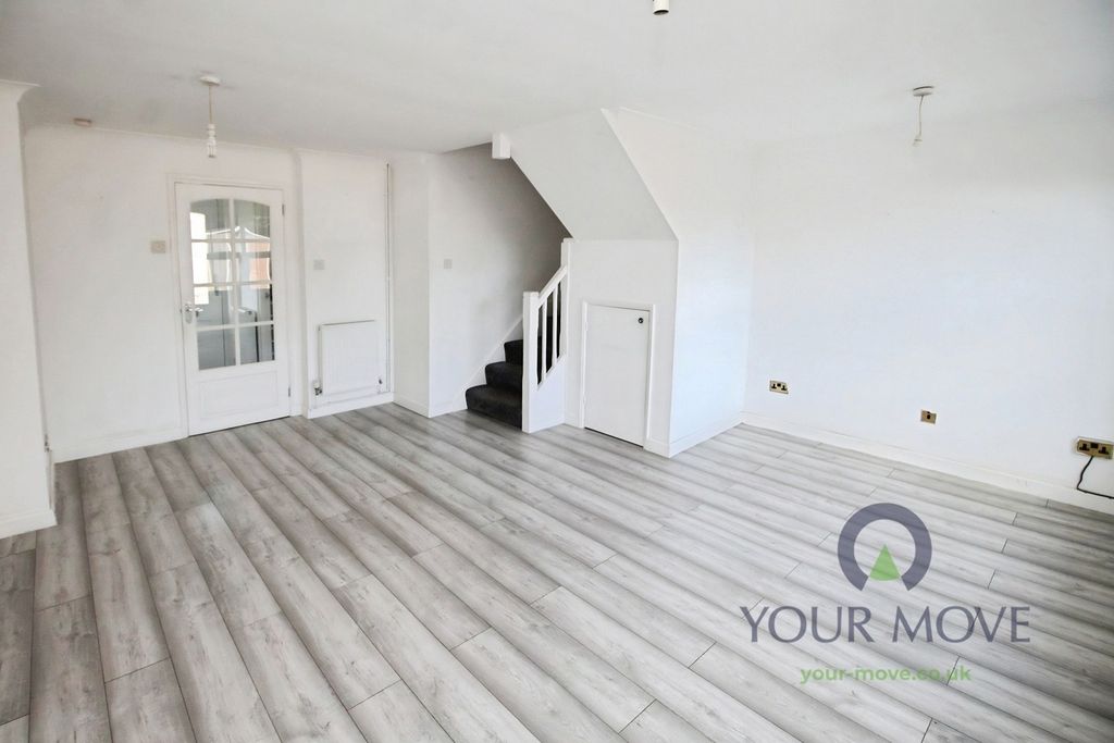 Property photo 3 of 16 Lounge