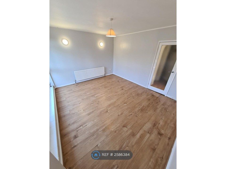 Property photo 3 of 11 Lounge