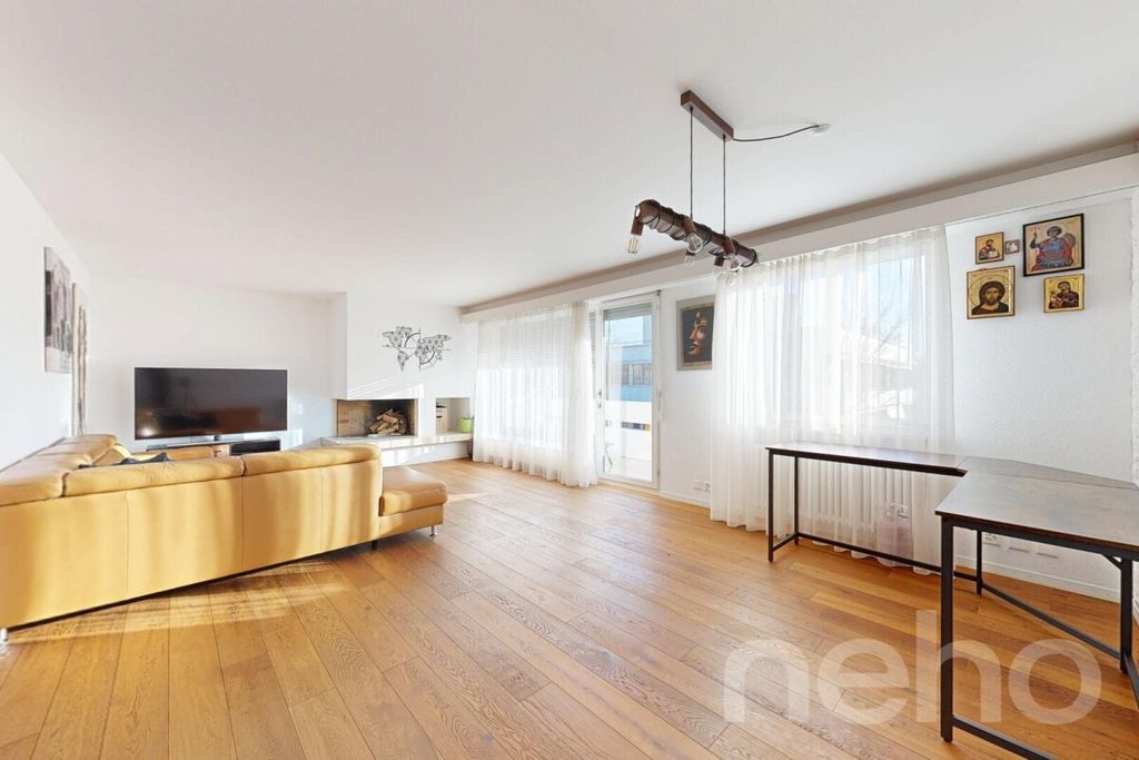Property photo 3 of 12
