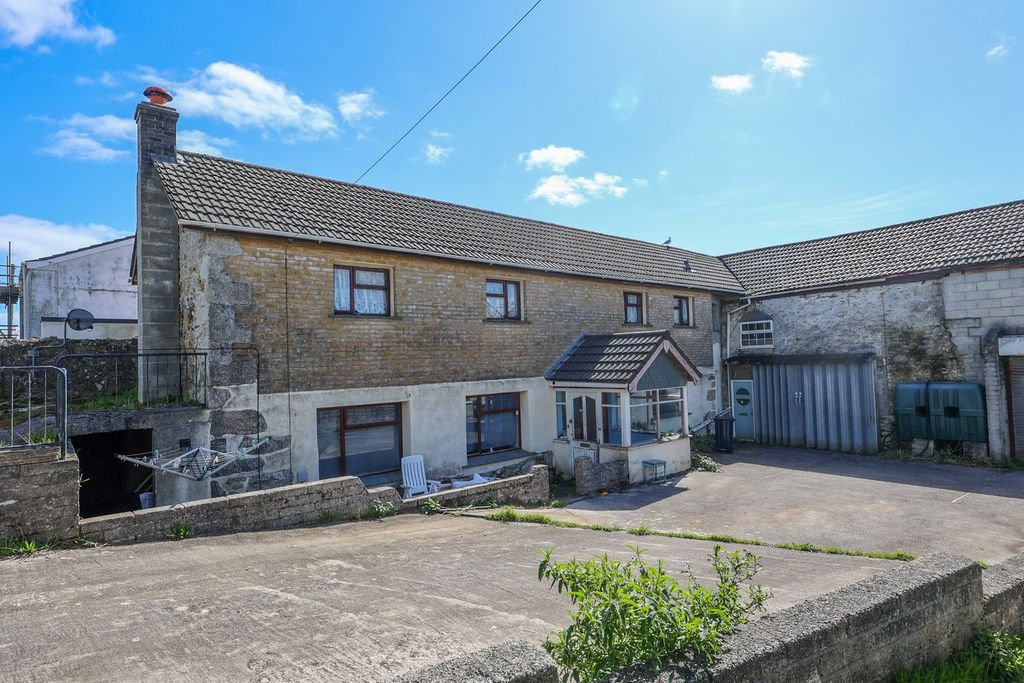 Property photo 1 of 18