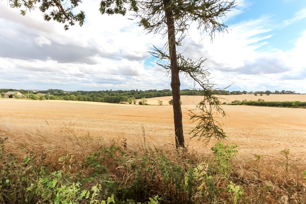 Property photo 2 of 21 Rear Fields View