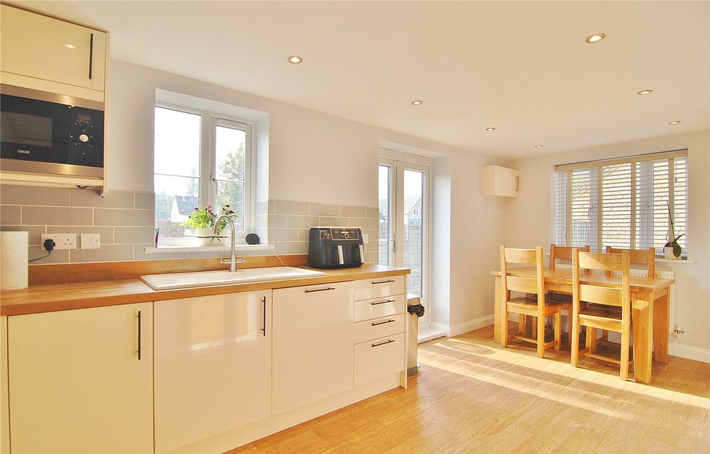 Property photo 3 of 14 Picture No. 12