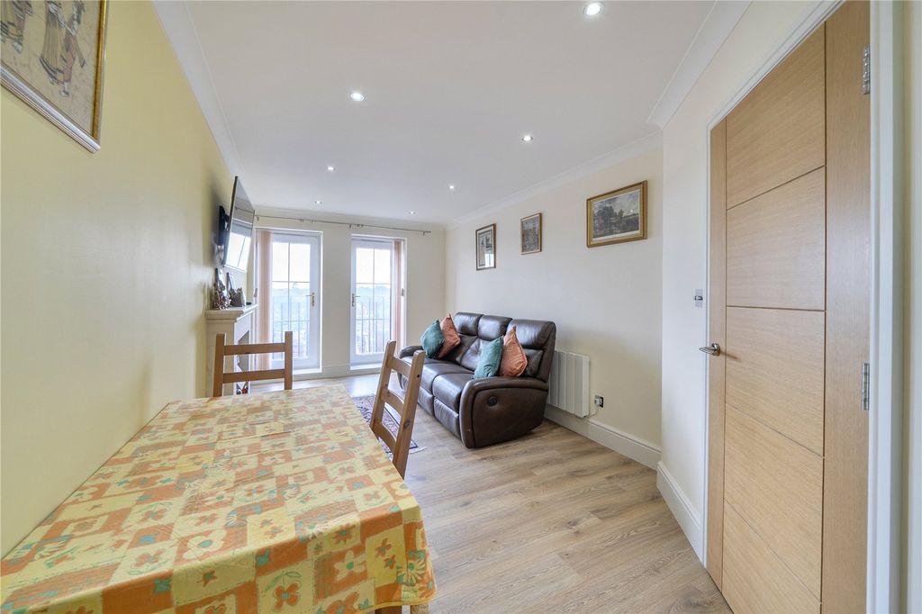 Property photo 3 of 17 Picture No. 02
