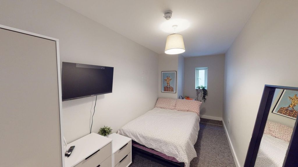 Property photo 2 of 8 A Cozy And Well-Appointed Double Bedroom With Good...