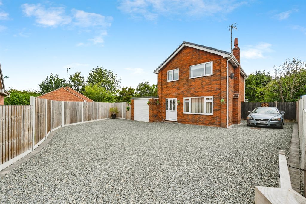 Property photo 1 of 18 Entrance Door: