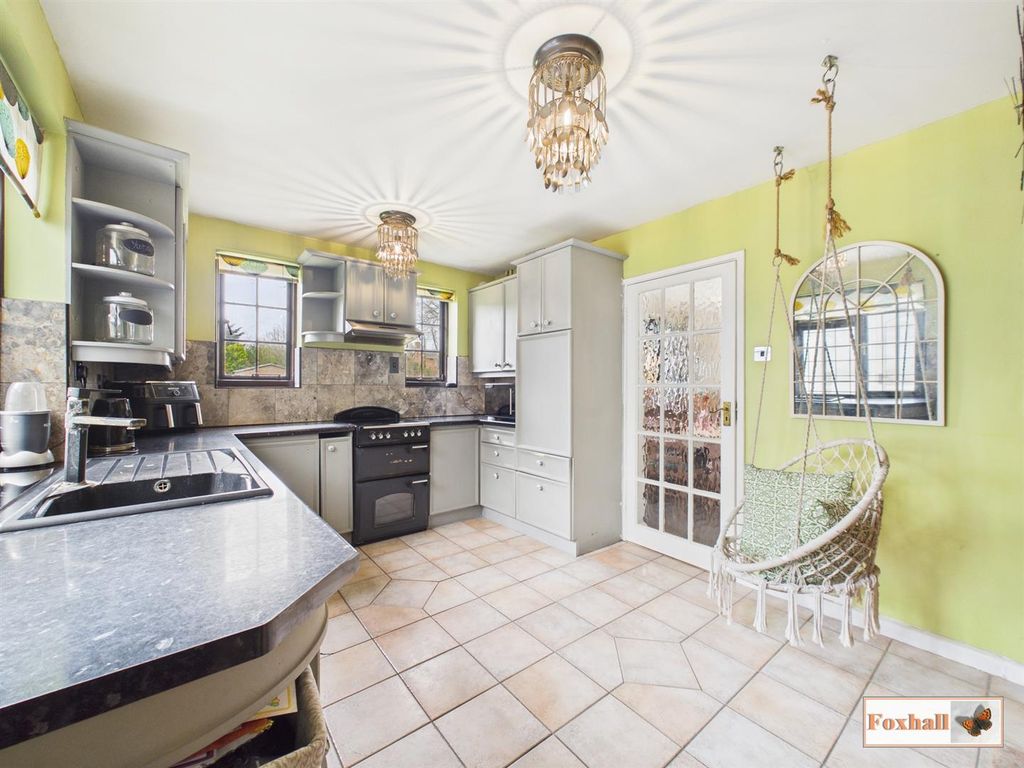 Property photo 3 of 39 Kitchen