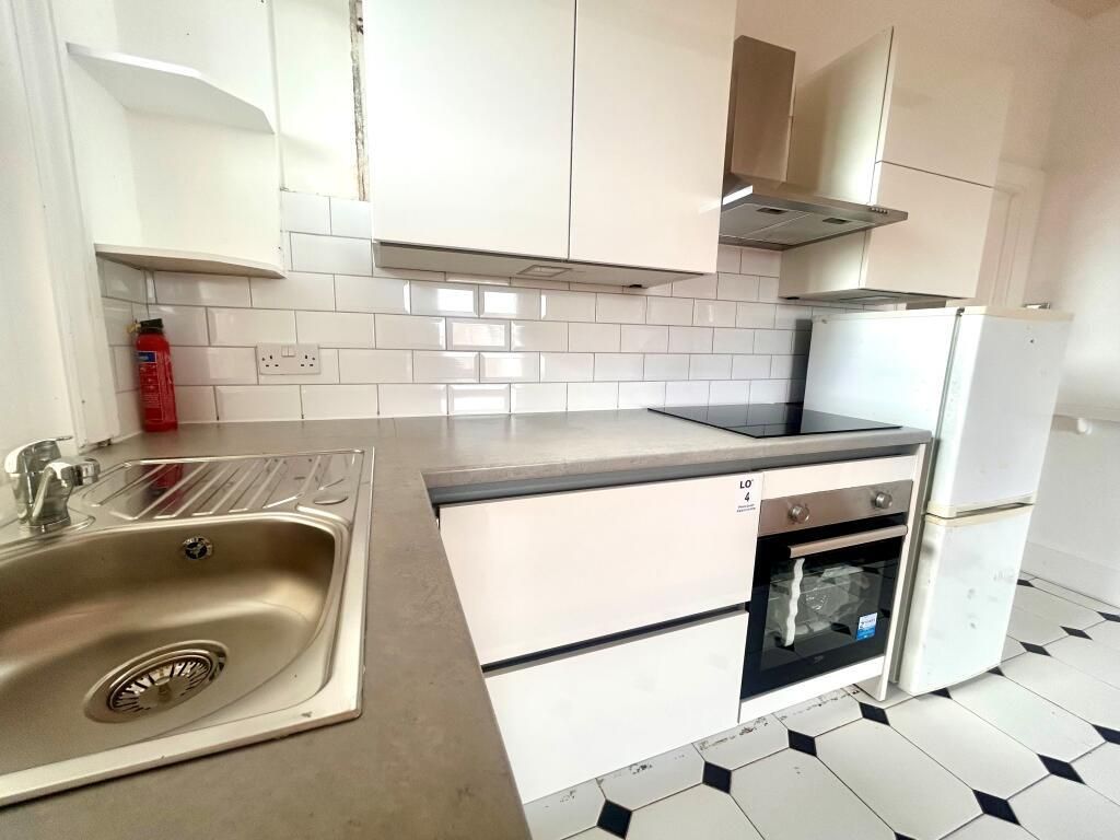 Property photo 3 of 8 Kitchen Courtlands.Jpeg