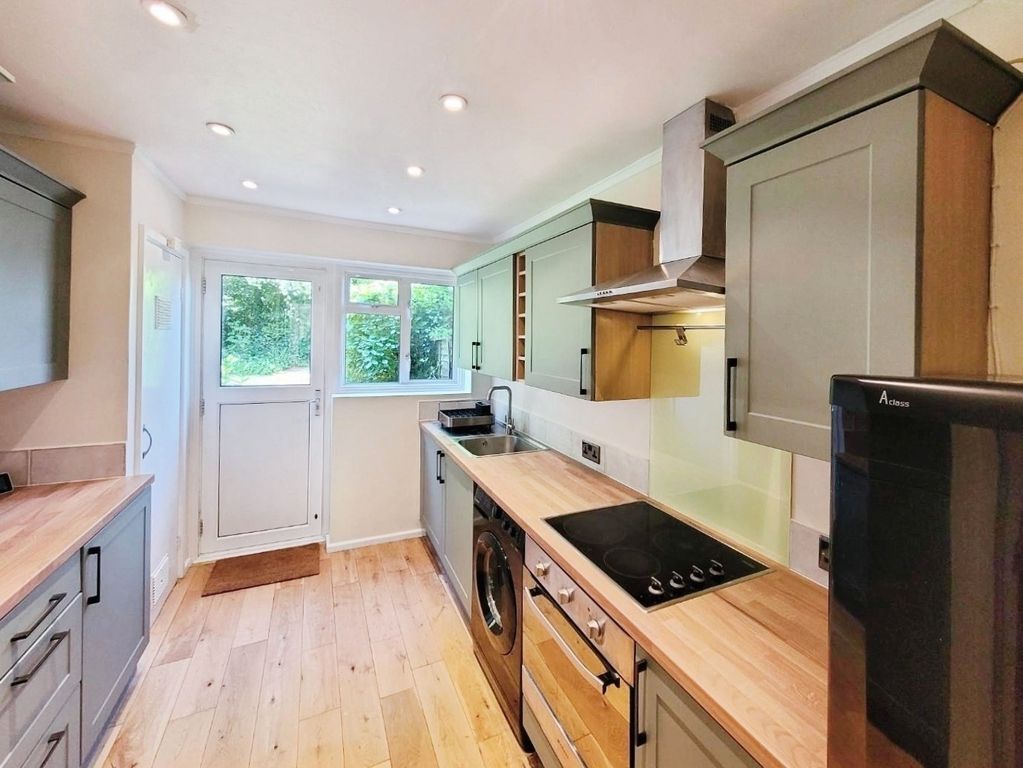 Property photo 2 of 10 Pbox-Kitchen-321005.Jpg