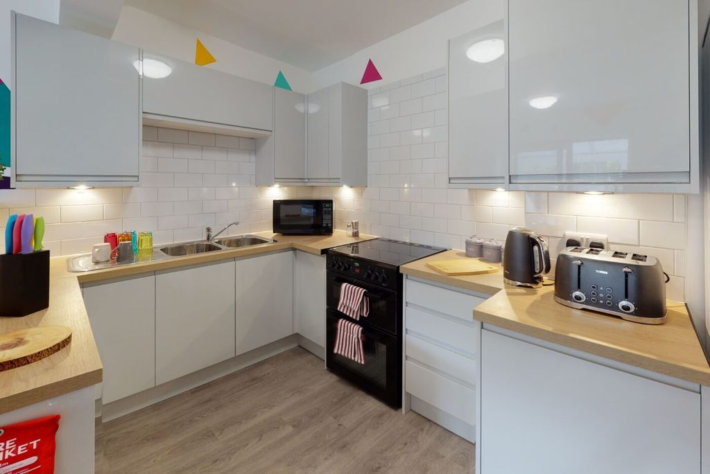Property photo 3 of 6 Modern Fitted Kitchen With White Gloss Cabinets, W...