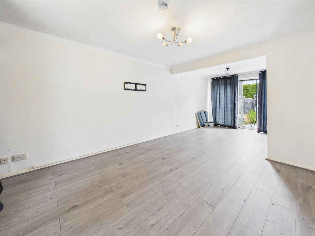 Property photo 3 of 12 Cam05510G0-Pr0246-Still002.Jpg