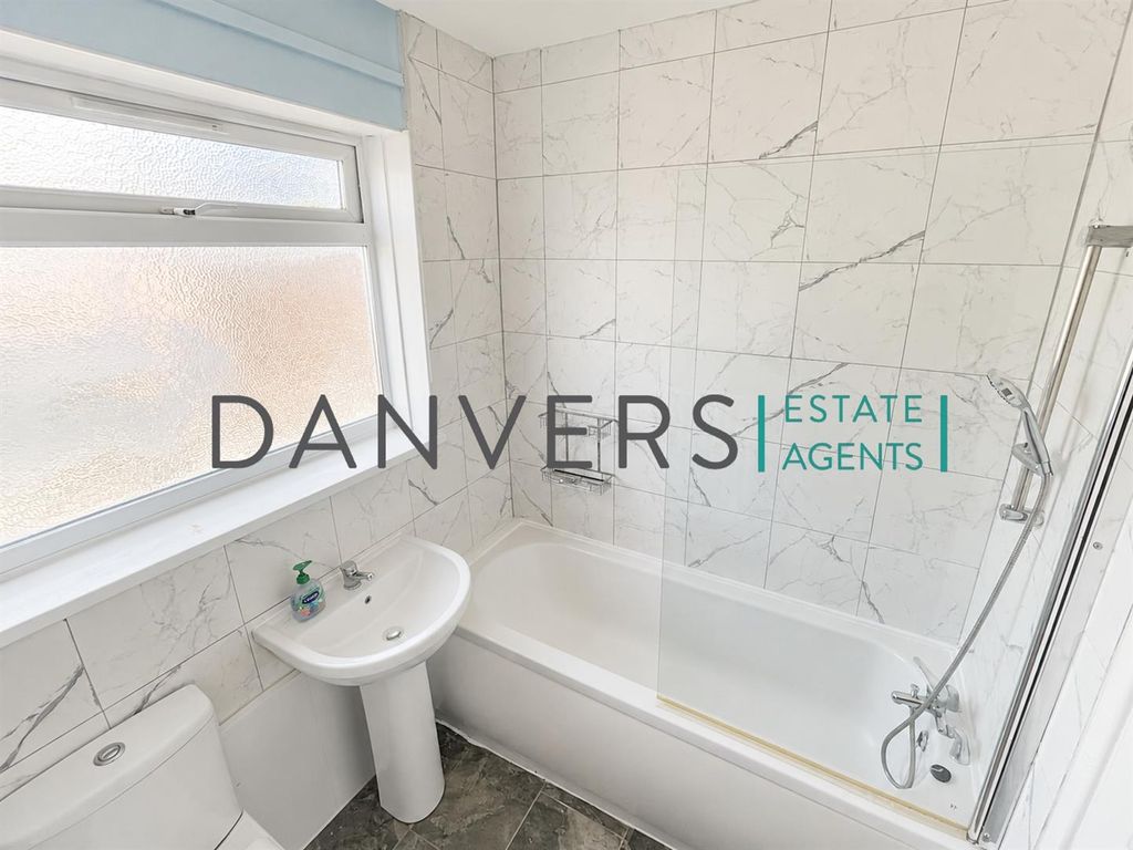 Property photo 3 of 5 Bath.Jpg