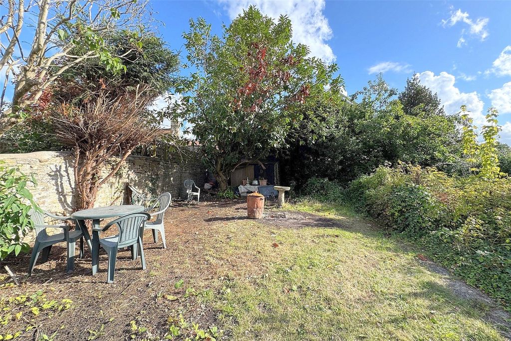 Property photo 2 of 12 Picture No. 16