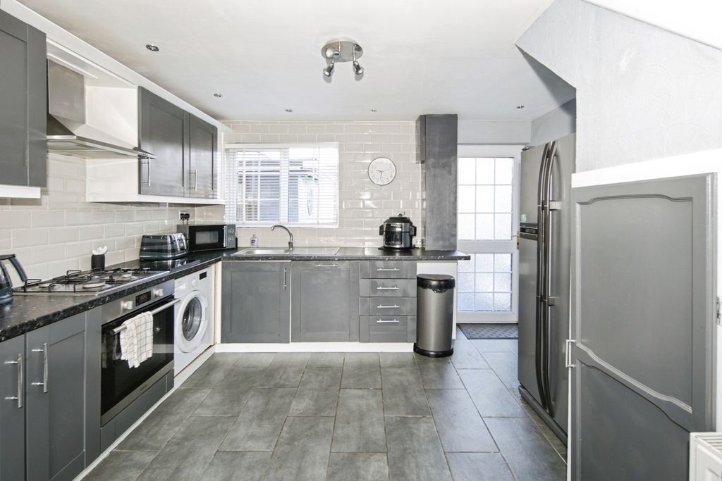 Property photo 3 of 19 Pbox-Img.Jpg
