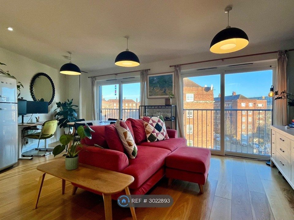 Property photo 1 of 10 Living Space
