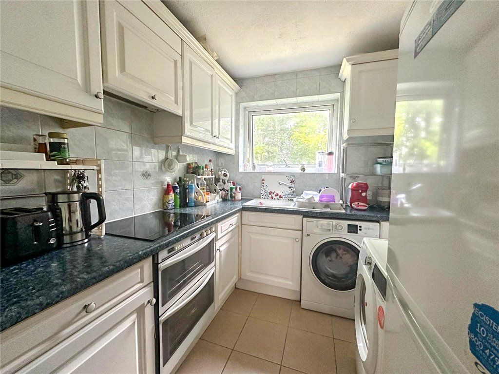 Property photo 2 of 7 Kitchen