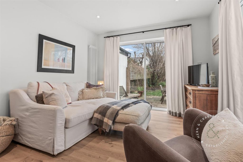 Property photo 2 of 29 Plasturton-Gardens-14.Jpg