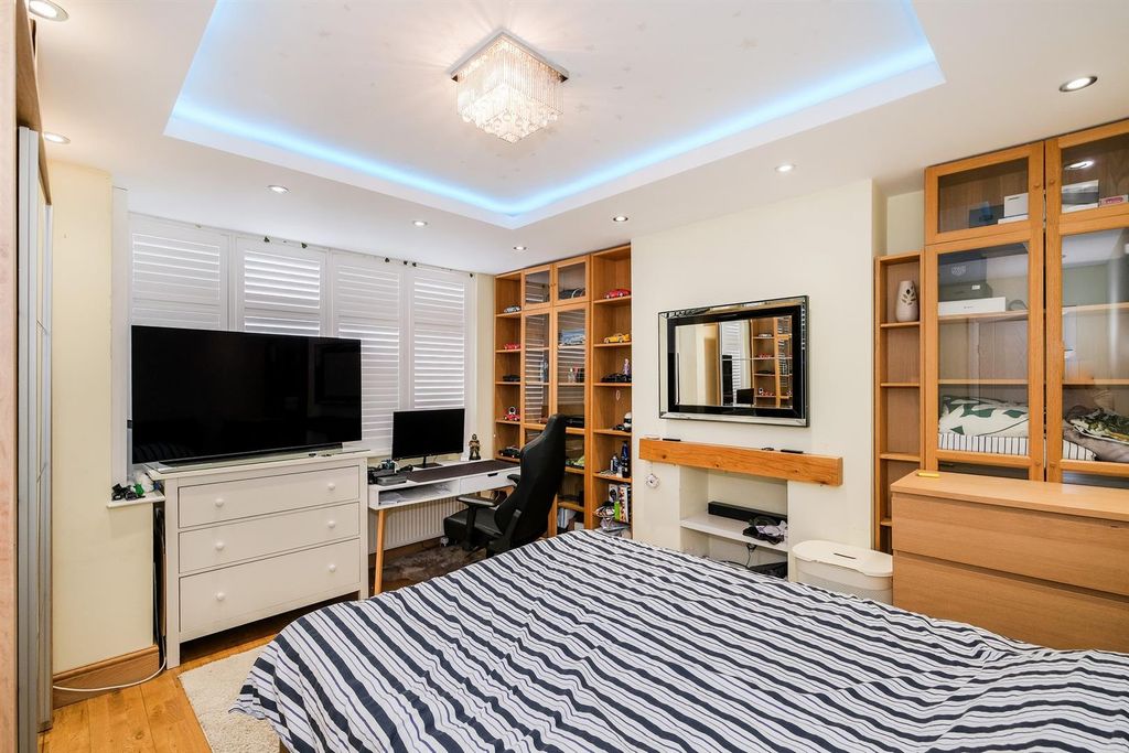 Property photo 2 of 19