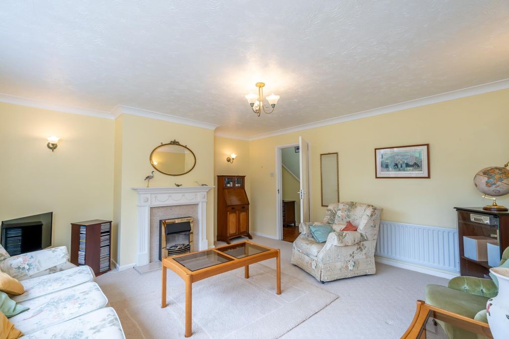 Property photo 3 of 18 Sitting Room (2).Jpg