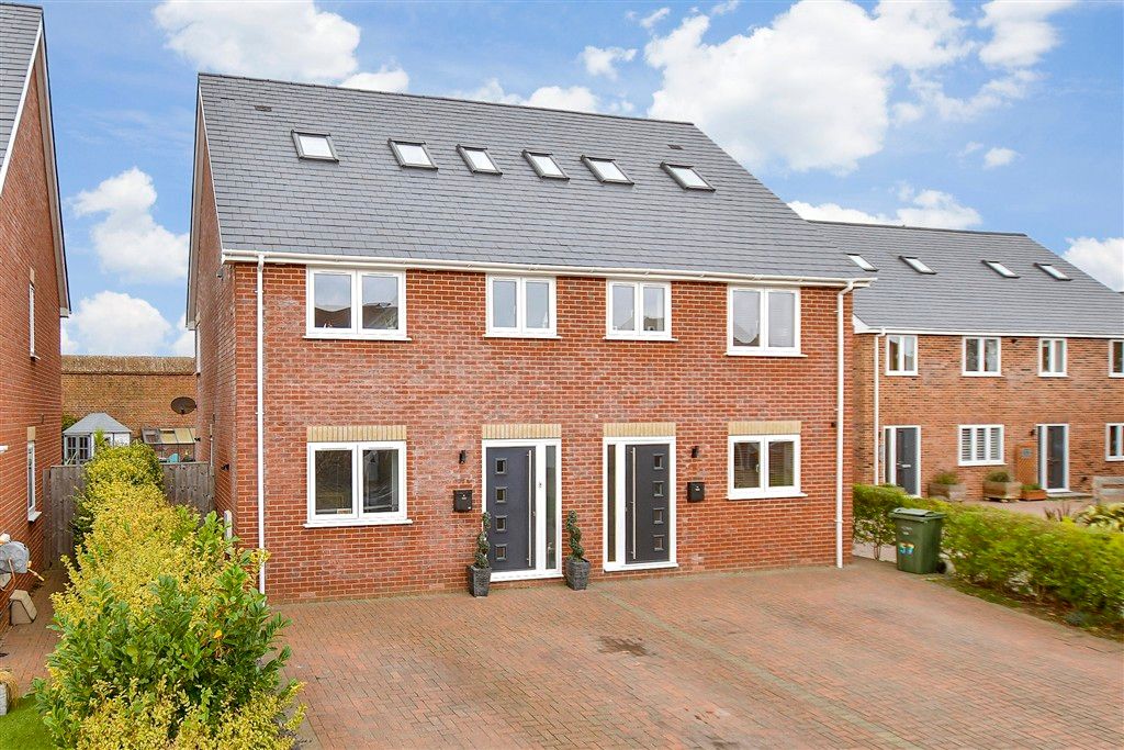 Property photo 2 of 14 Amended External Brochure