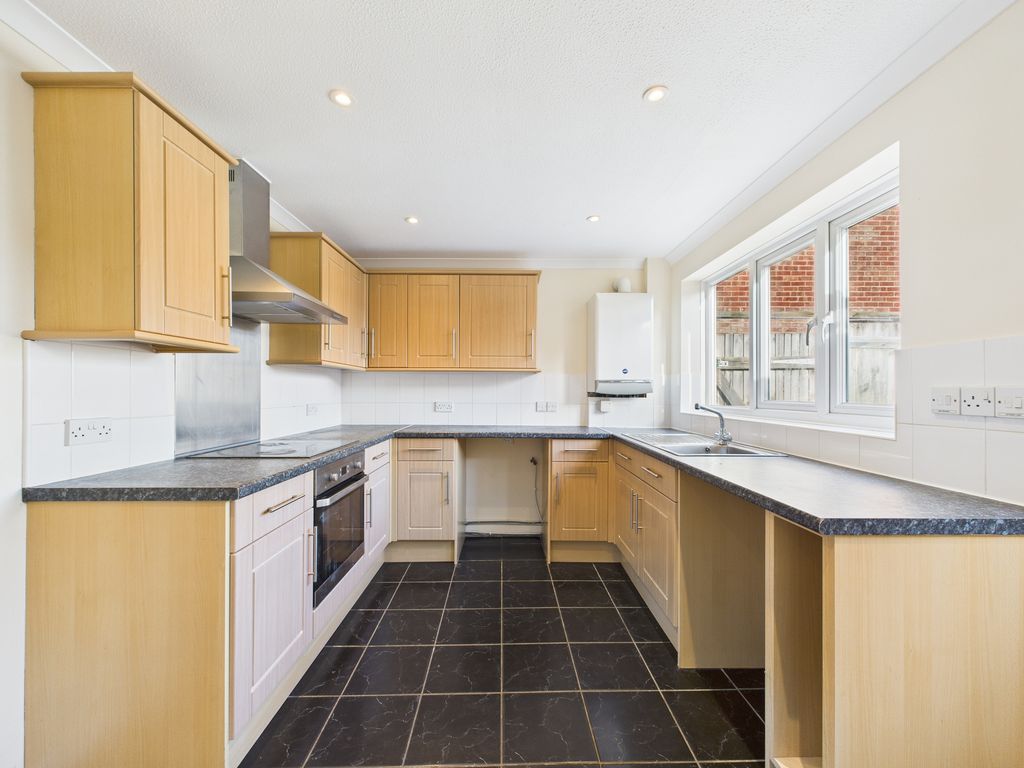 Property photo 2 of 7 Kitchen