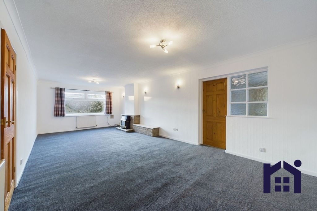 Property photo 3 of 19 Living Room