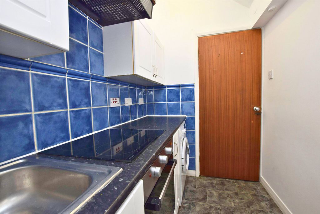 Property photo 2 of 7 Kitchen 1