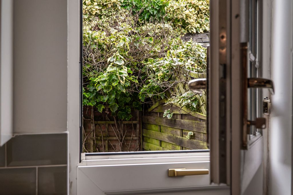 Property photo 2 of 34