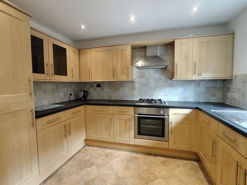 Property photo 3 of 10 Kitchen